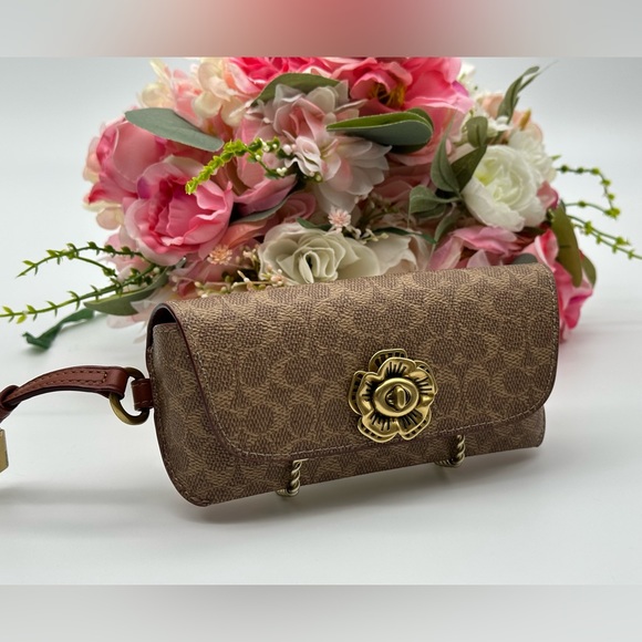 Coach Sunglass Signature Canvas Case - Picture 2 of 15